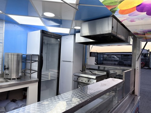 Fast food trailer comercial - ,,